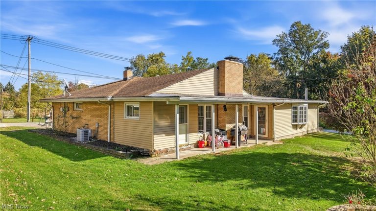 208 Creed Avenue, Hubbard, OH - Photo 3