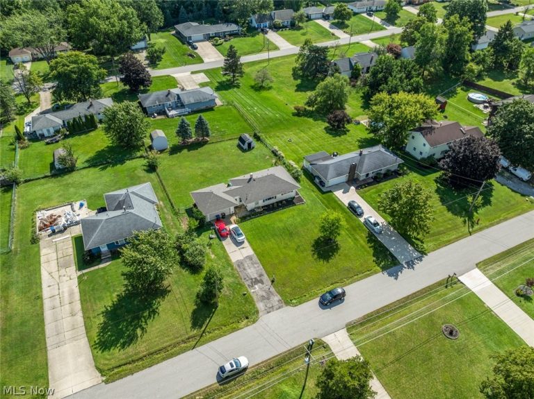 1187 Meadowbrook Boulevard, Brunswick, OH - Photo 3