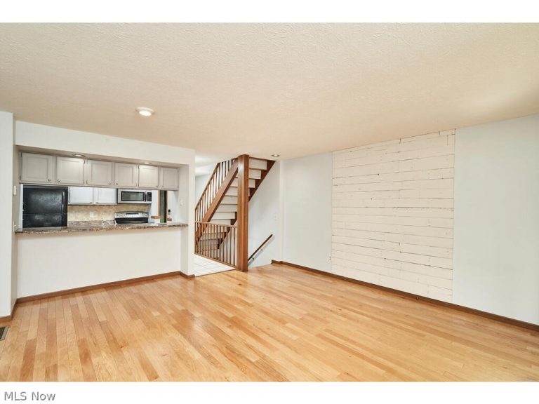 2460 Wrens Drive, Stow, OH - Photo 4