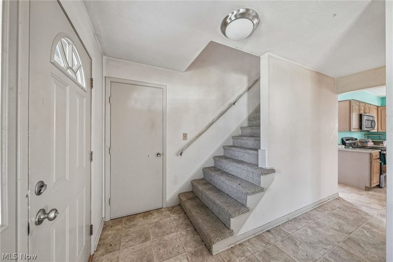 26961 Leenders Lane, North Olmsted, OH - Photo 6