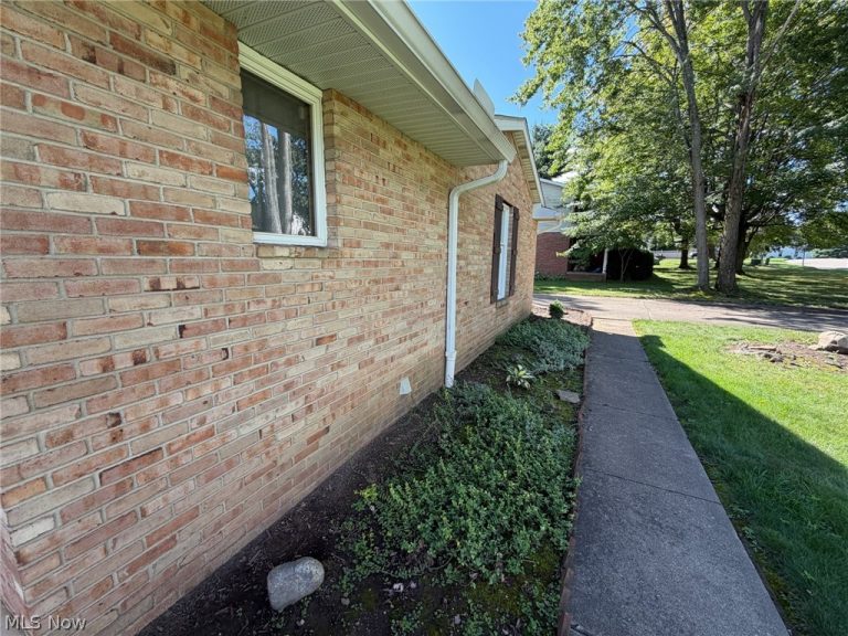 762 Sawmill Trail, Massillon, OH - Photo 3
