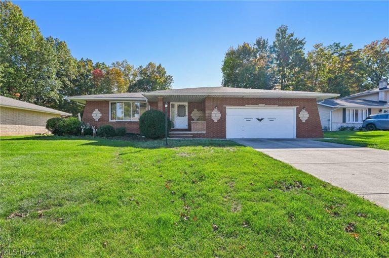 966 Primrose Drive, Seven Hills, OH, 44131