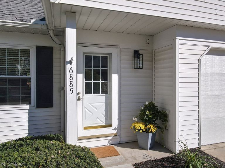 6885 Chaffee Court, Brecksville, OH - Photo 2