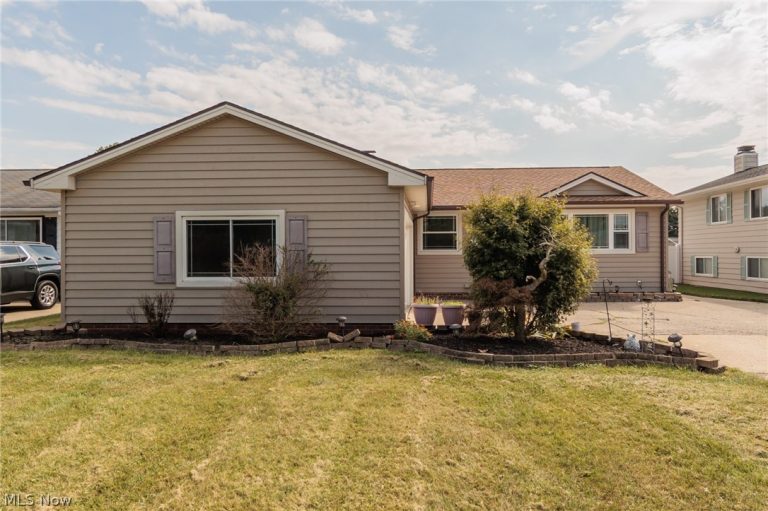 23537 David Drive, North Olmsted, OH - Photo 3