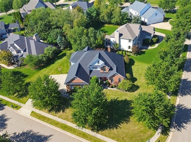 2918 Macduff Drive, North Canton, OH - Photo 2