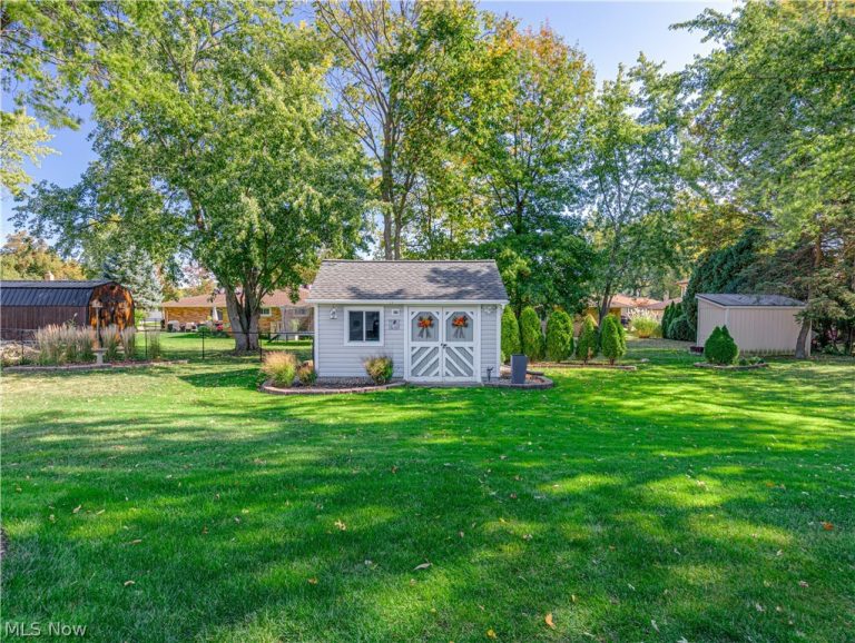 6187 Carlyle Drive, Seven Hills, OH - Photo 5