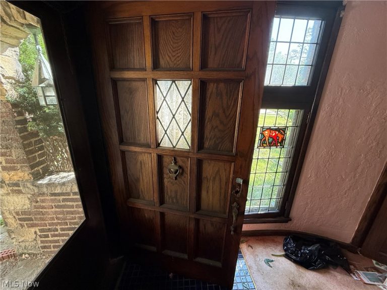 15705 Oakhill Road, East Cleveland, OH - Photo 8
