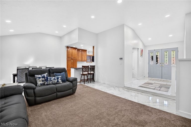 26673 Sudbury Drive, North Olmsted, OH - Photo 4