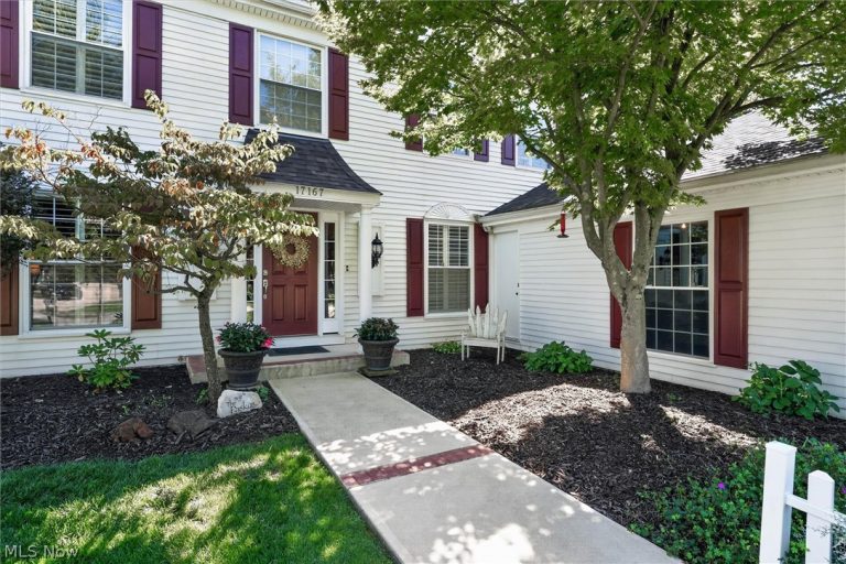 17167 Misty Lake Drive, Strongsville, OH - Photo 3