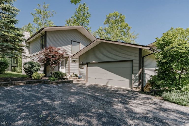 6919 Woodwalk Drive #38, Brecksville, OH - Photo 2