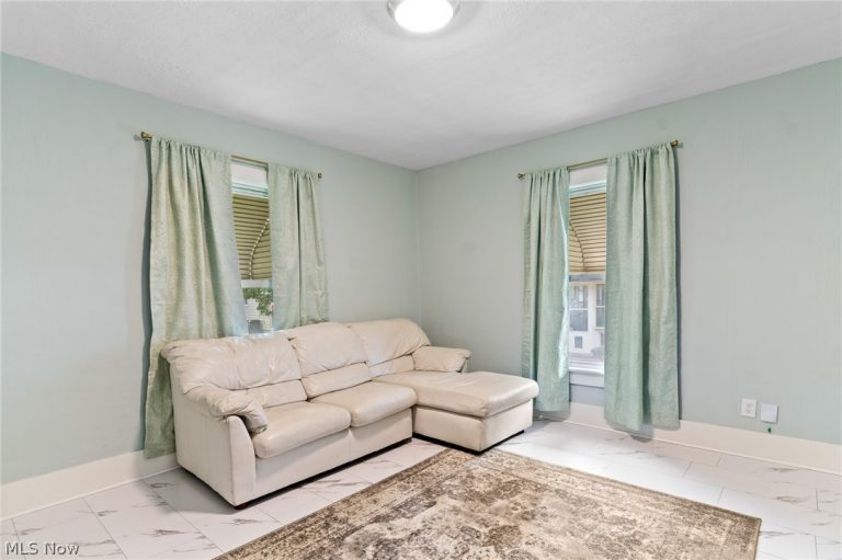 777 Montana Avenue, Akron, OH - Photo 6