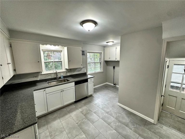 3674 Monticello Boulevard, Cleveland Heights, OH - Photo 5