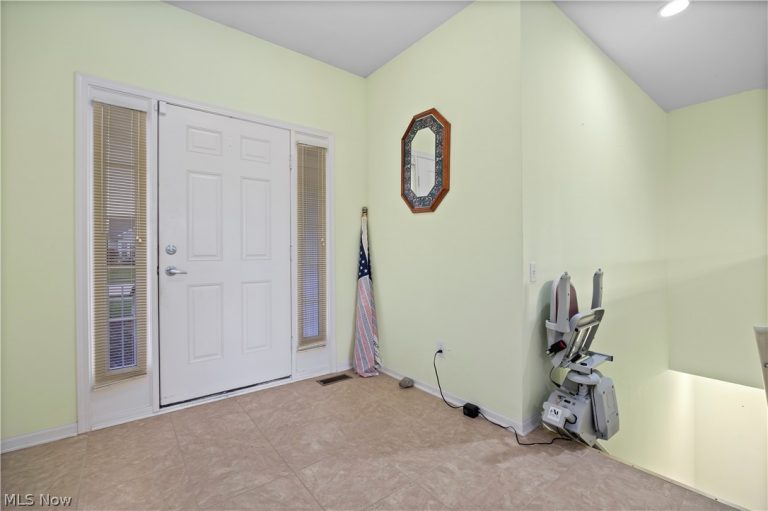 9443 Drury Way, North Ridgeville, OH - Photo 3