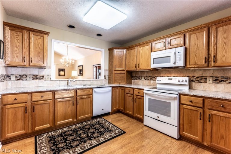 3852 Woodbury Oval #89, Stow, OH - Photo 8