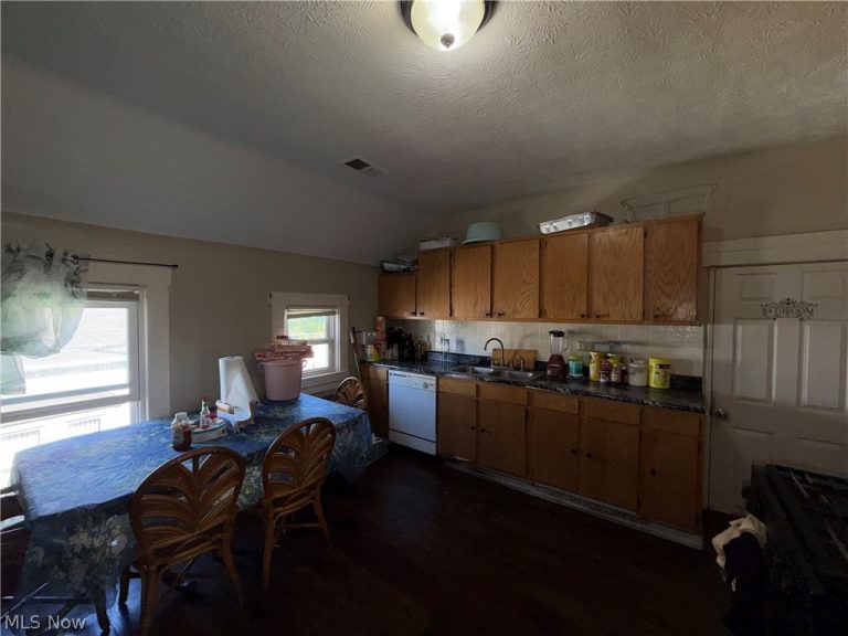 3421 65th Street, Cleveland, OH - Photo 5