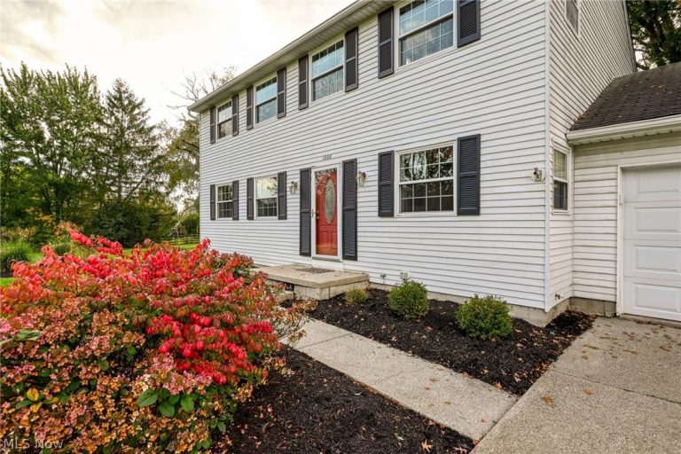 1800 Carver Lane, Hudson, OH - Photo 2