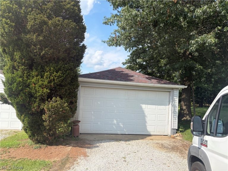 1805 Ronald Road, Akron, OH - Photo 4