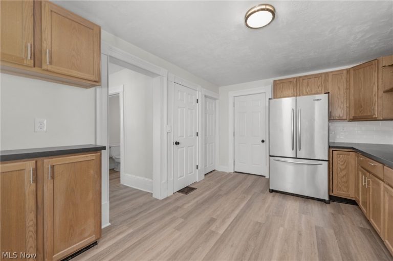 7802 Jones Road, Cleveland, OH - Photo 6