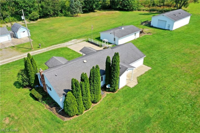 5160 Brunswick Drive, Vienna, OH - Photo 6