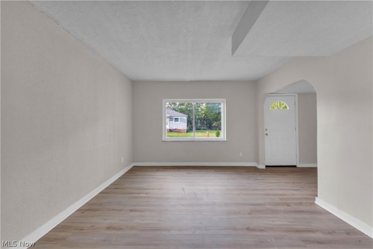 12405 Mcgowan Avenue, Cleveland, OH - Photo 6