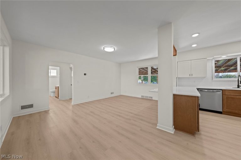 3825 Middlebranch Avenue, Canton, OH - Photo 6