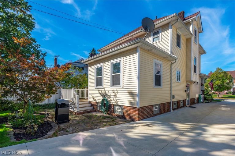 1565 Waterbury Road, Lakewood, OH - Photo 4