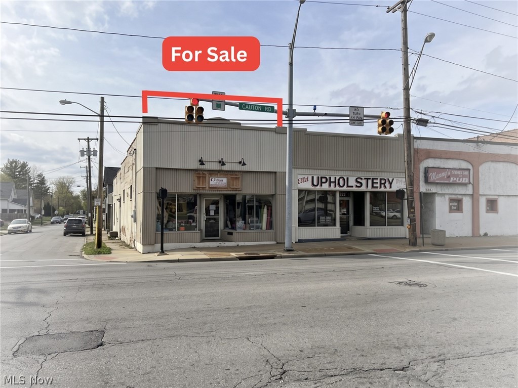654 Canton Road, Akron, OH