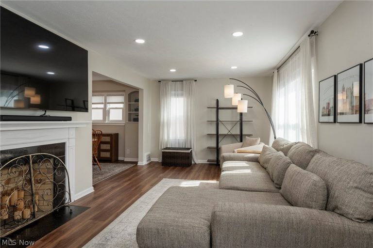 16908 Laverne Avenue, Cleveland, OH - Photo 2