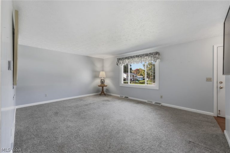 8508 Kellydale Street, Massillon, OH - Photo 3