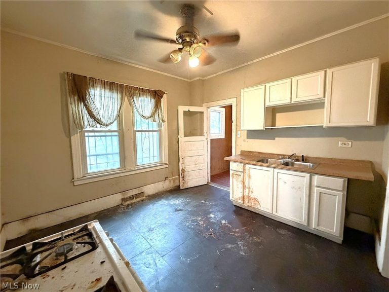 7107 Lawn Avenue, Cleveland, OH - Photo 8