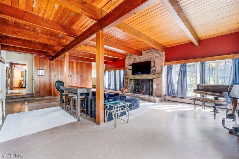 62 Warner Road, Hubbard, OH - Photo 4