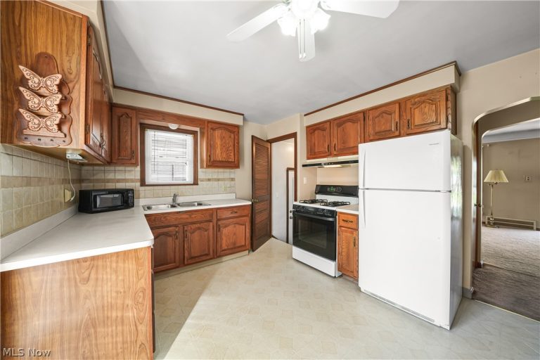 5141 8th Street, Brooklyn Heights, OH - Photo 8