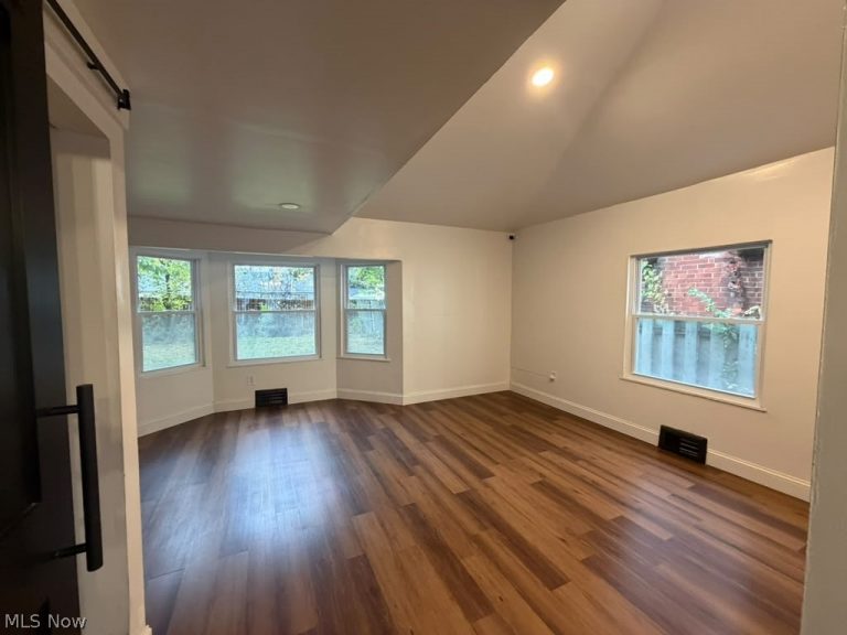 3957 Strandhill Road, Cleveland, OH - Photo 8
