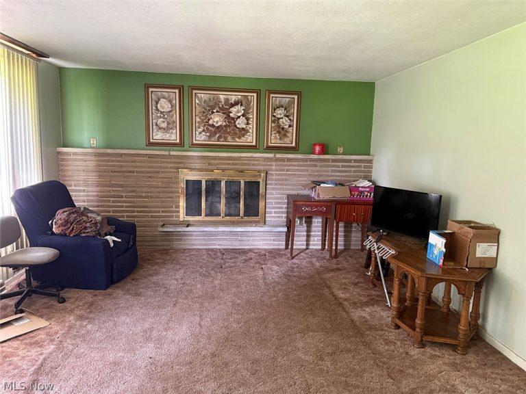 2625 Hyacinth Drive, North Canton, OH - Photo 2