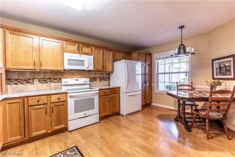 3852 Woodbury Oval #89, Stow, OH - Photo 6