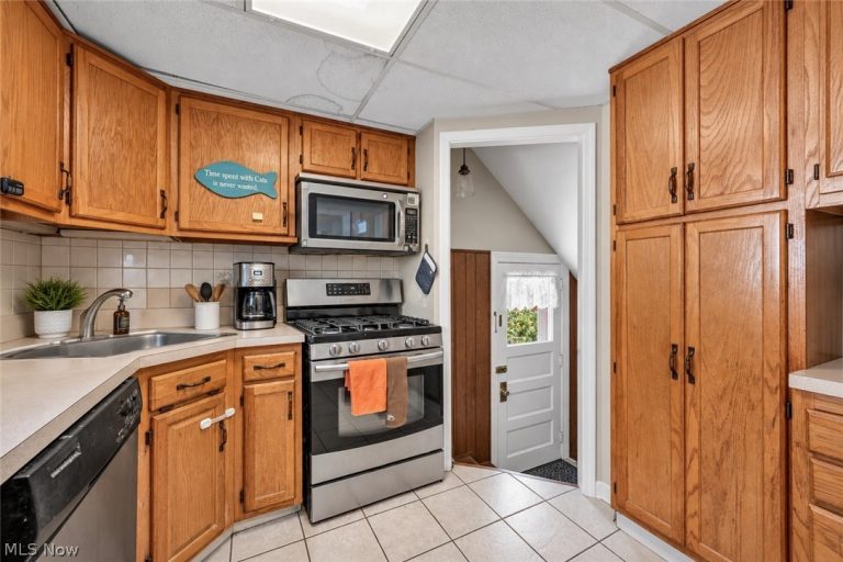 14912 Fernway Avenue, Cleveland, OH - Photo 6
