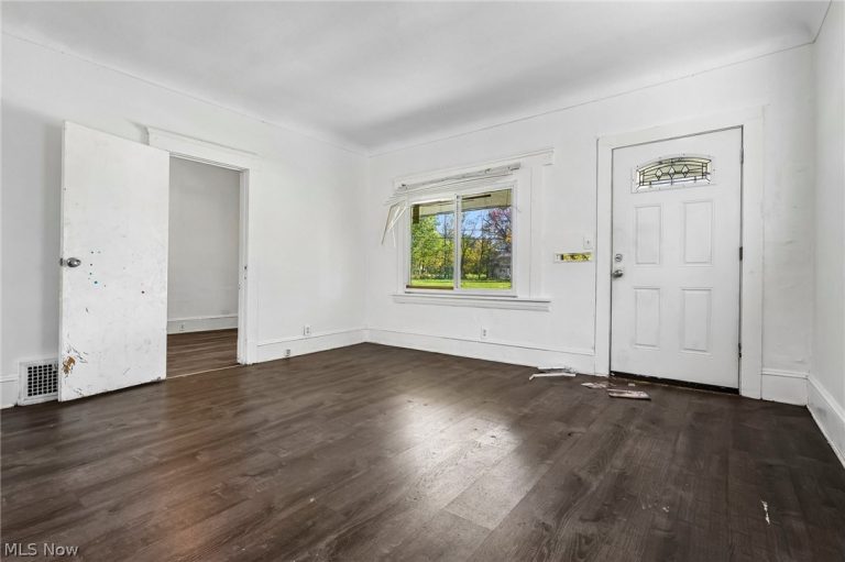 9523 Aetna Road, Cleveland, OH - Photo 2