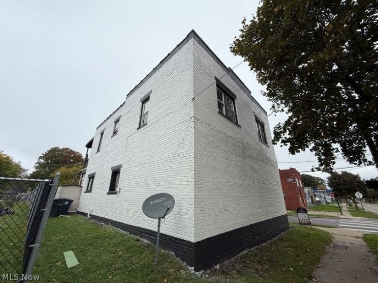 781 Lovers Lane, Akron, OH - Photo 6