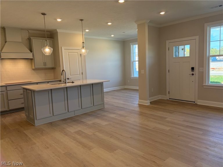 34 Paige Lane, Hudson, OH - Photo 2