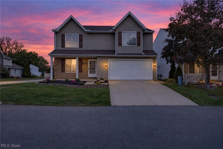 1115 Oxford Circle, Akron, OH - Photo 2