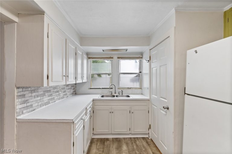 3213 Regent Avenue, Canton, OH - Photo 8
