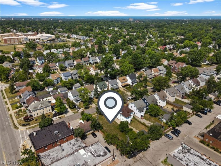 2127 Hampstead Road, Cleveland Heights, OH, 44118