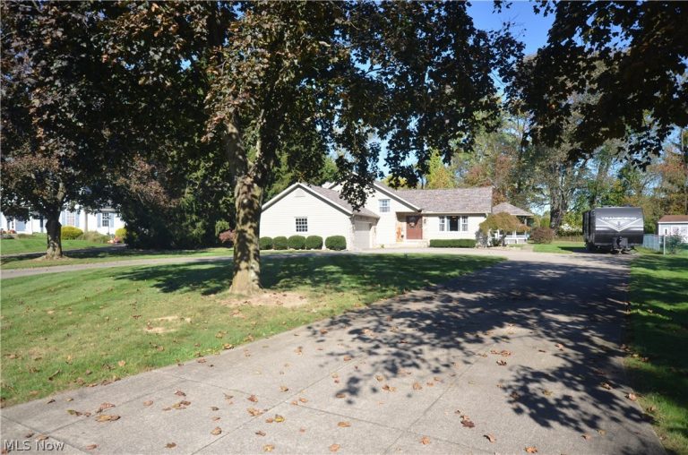 3805 Lake Vista Road, Akron, OH - Photo 2