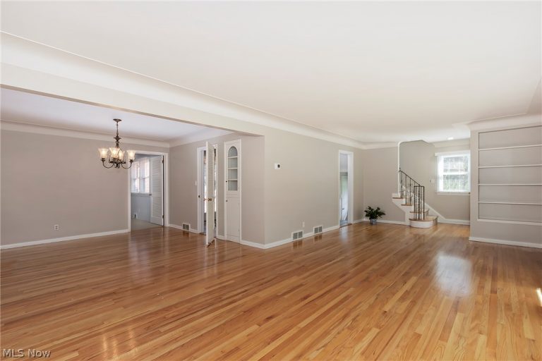 3843 Claridge Oval, University Heights, OH - Photo 5