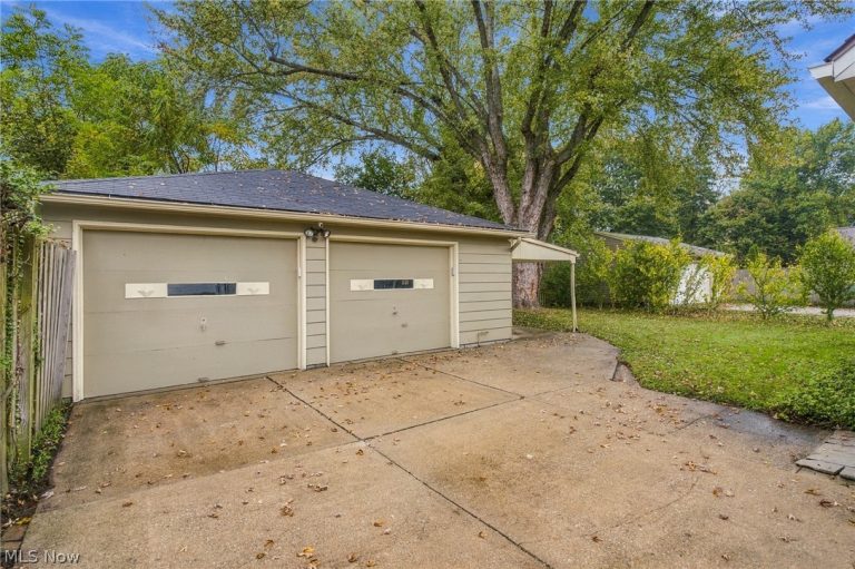 424 Simler Street, Hubbard, OH - Photo 8