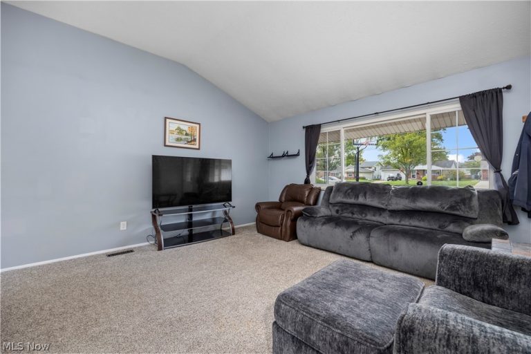 25082 Randall Drive, North Olmsted, OH - Photo 5