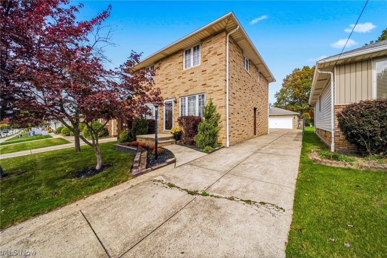 520 Orchardview Avenue, Seven Hills, OH - Photo 8