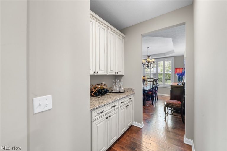 12554 Meadowview Drive, North Royalton, OH - Photo 8