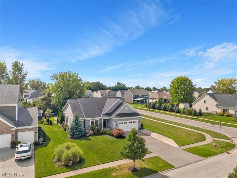 36505 Capri Lane, North Ridgeville, OH - Photo 3