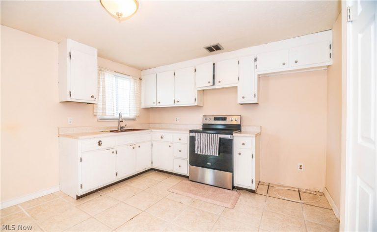 1714 Warrington Road, Massillon, OH - Photo 6